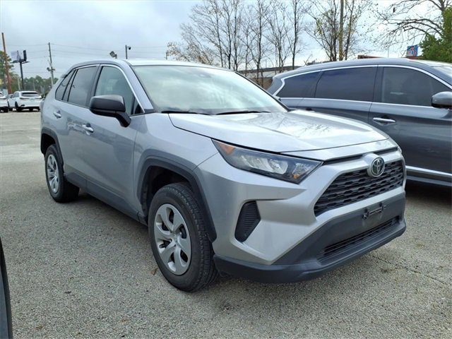 Used 2022 Toyota RAV4 LE image 4