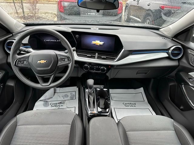Used 2025 Chevrolet Trax LT FWD image 20