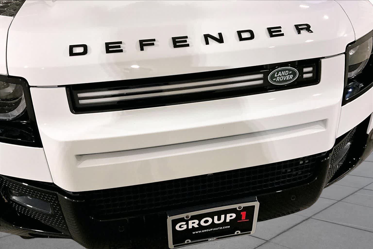 Used 2025 Land Rover Defender 110 V8 AWD/4WD image 31