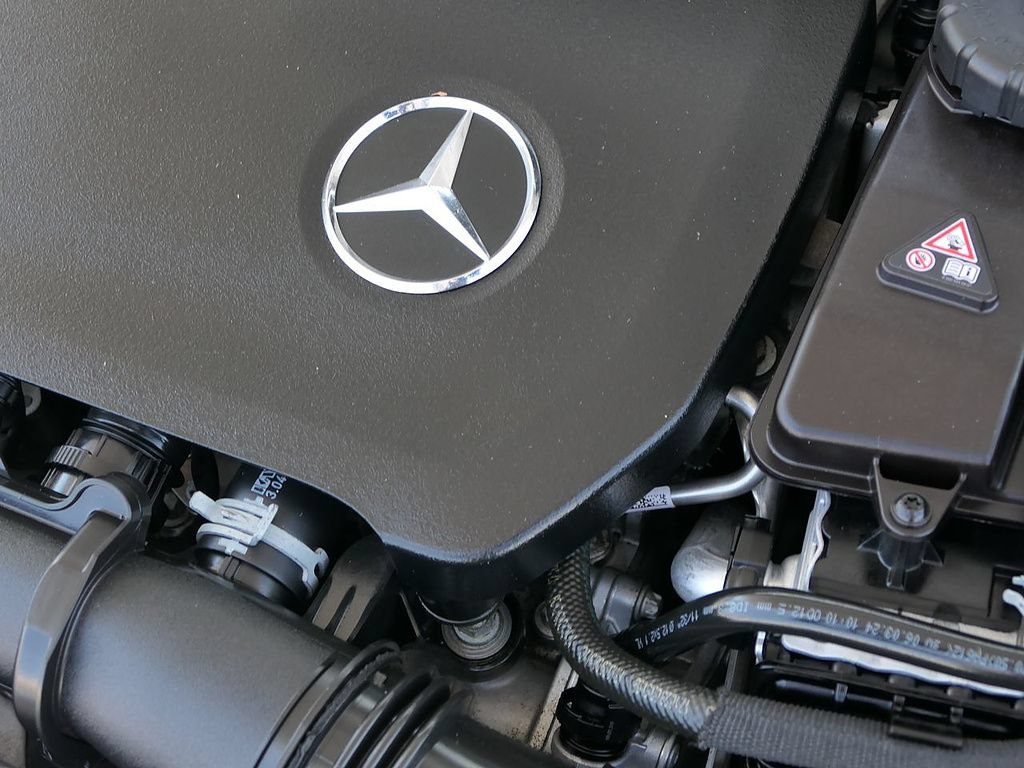 Used 2025 Mercedes-Benz GLB 250 4MATIC image 31