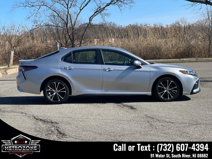 Used 2021 Toyota Camry SE FWD image 7