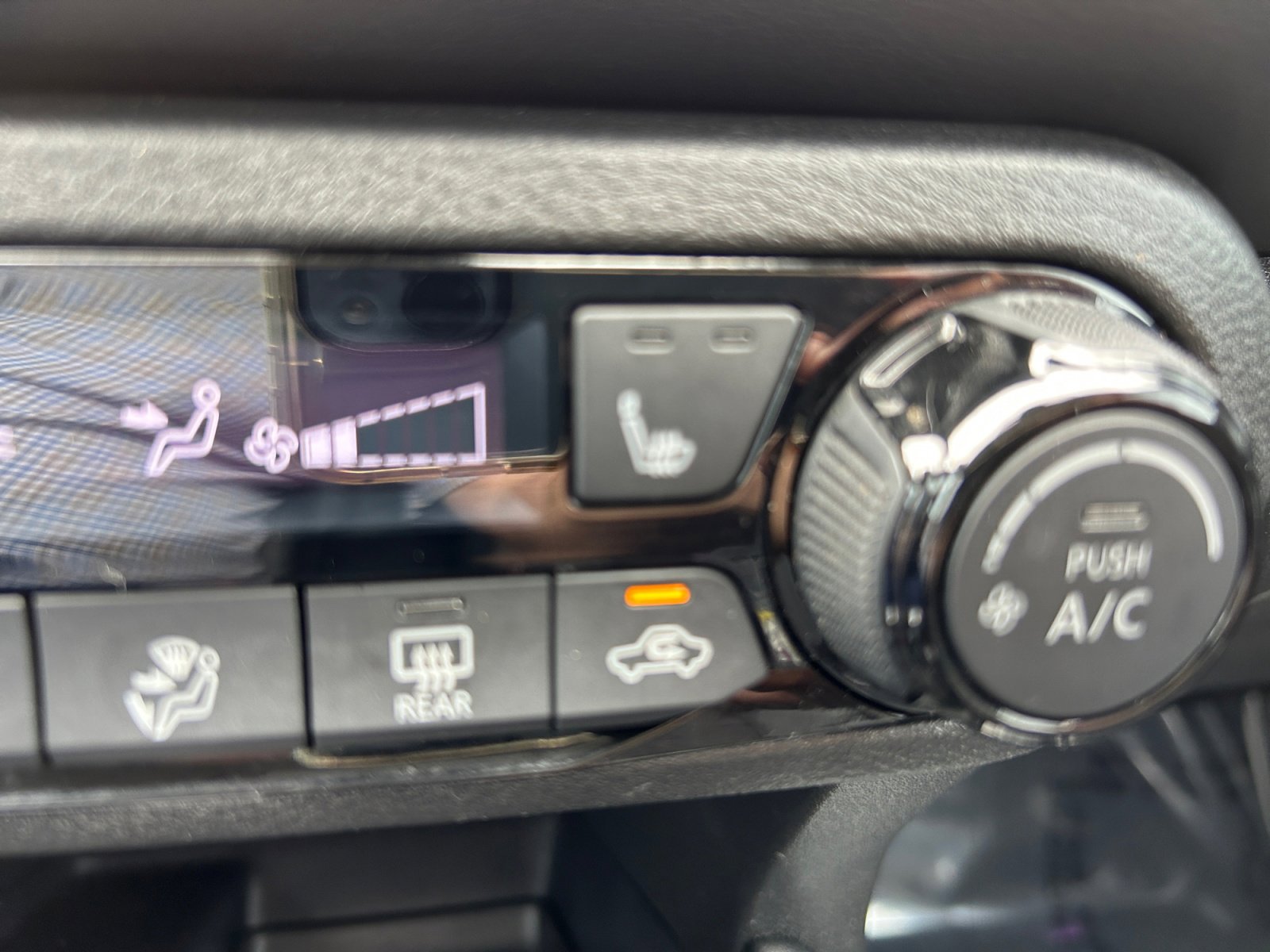 Used 2024 Nissan Kicks SR w/ SR Premium Package FWD image 21
