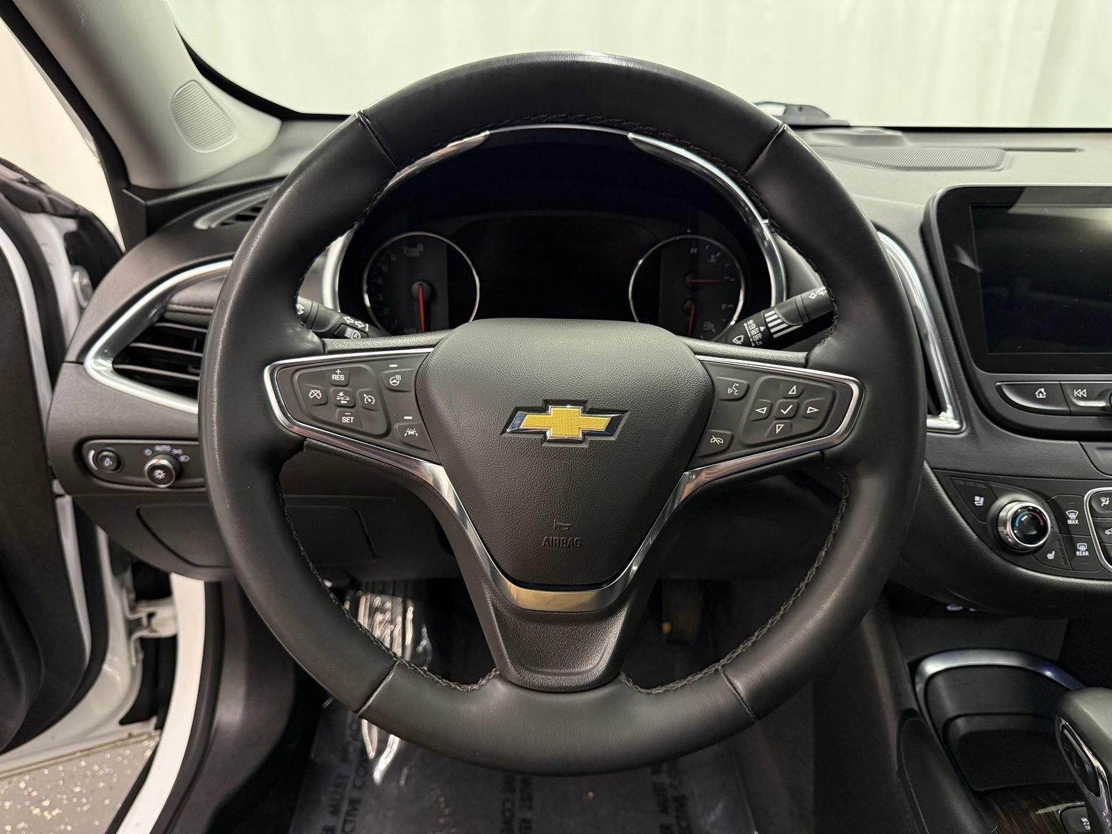 Used 2024 Chevrolet Malibu LT FWD image 12