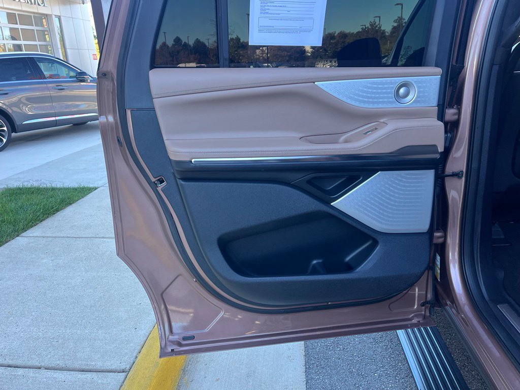 Certified 2025 Lincoln Navigator L Black Label AWD/4WD image 23