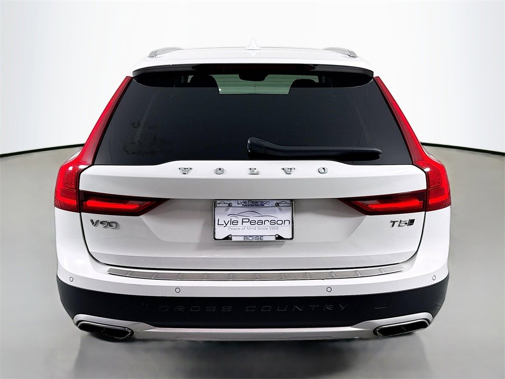 Used 2019 Volvo V90 T5 Cross Country w/ Advanced Package image 10