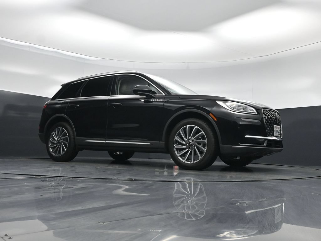 Used 2023 Lincoln Corsair Reserve w/ Equipment Group 201A FWD image 3