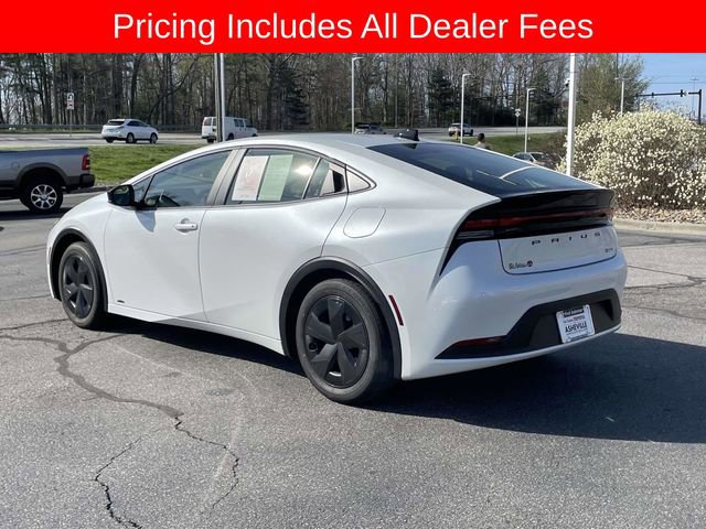 Used 2026 Toyota Prius LE AWD/4WD image 3