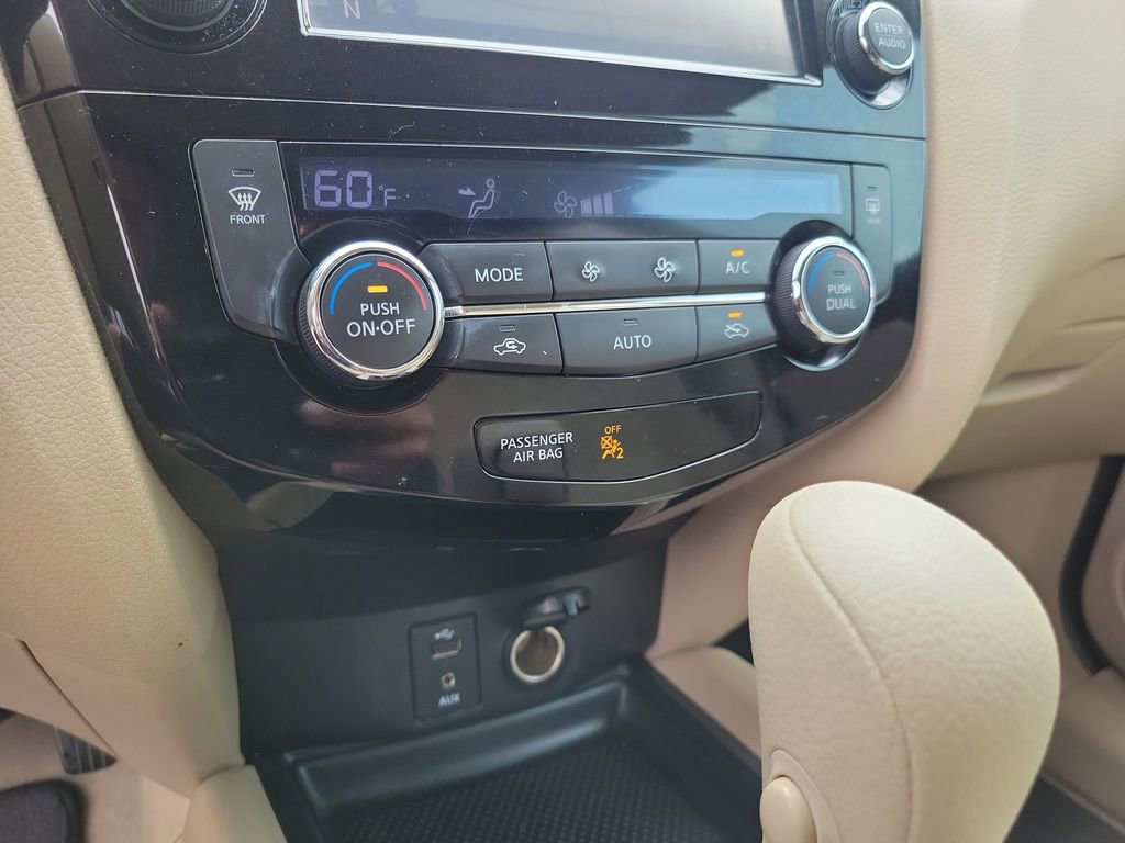 Used 2015 Nissan Rogue SV w/ SV Premium Package image 31