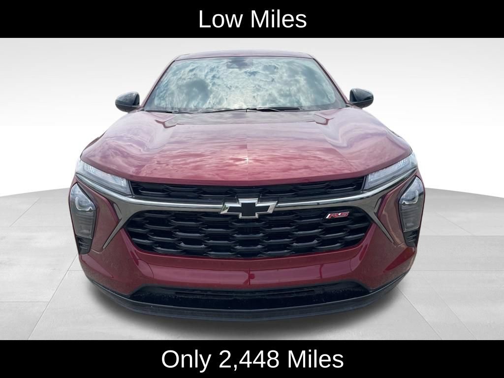 Used 2025 Chevrolet Trax RS w/ Driver Confidence Package FWD image 2