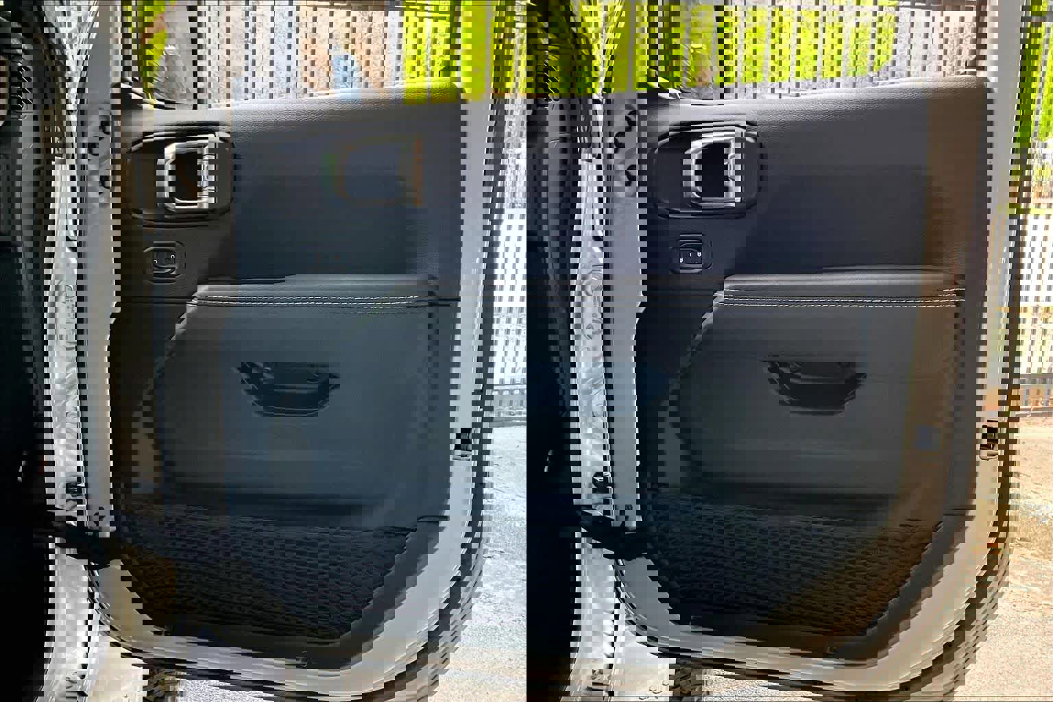 Used 2022 Jeep Wrangler Unlimited Sahara w/ Cold Weather Group AWD/4WD image 22