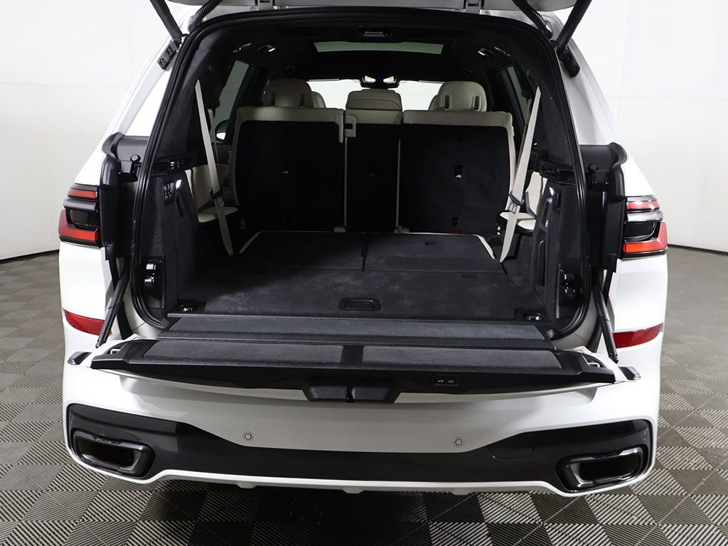 Used 2024 BMW X7 xDrive40i w/ Executive Package image 21
