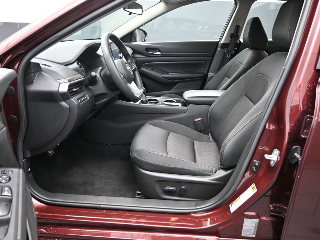 Used 2024 Nissan Altima 2.5 SV image 12