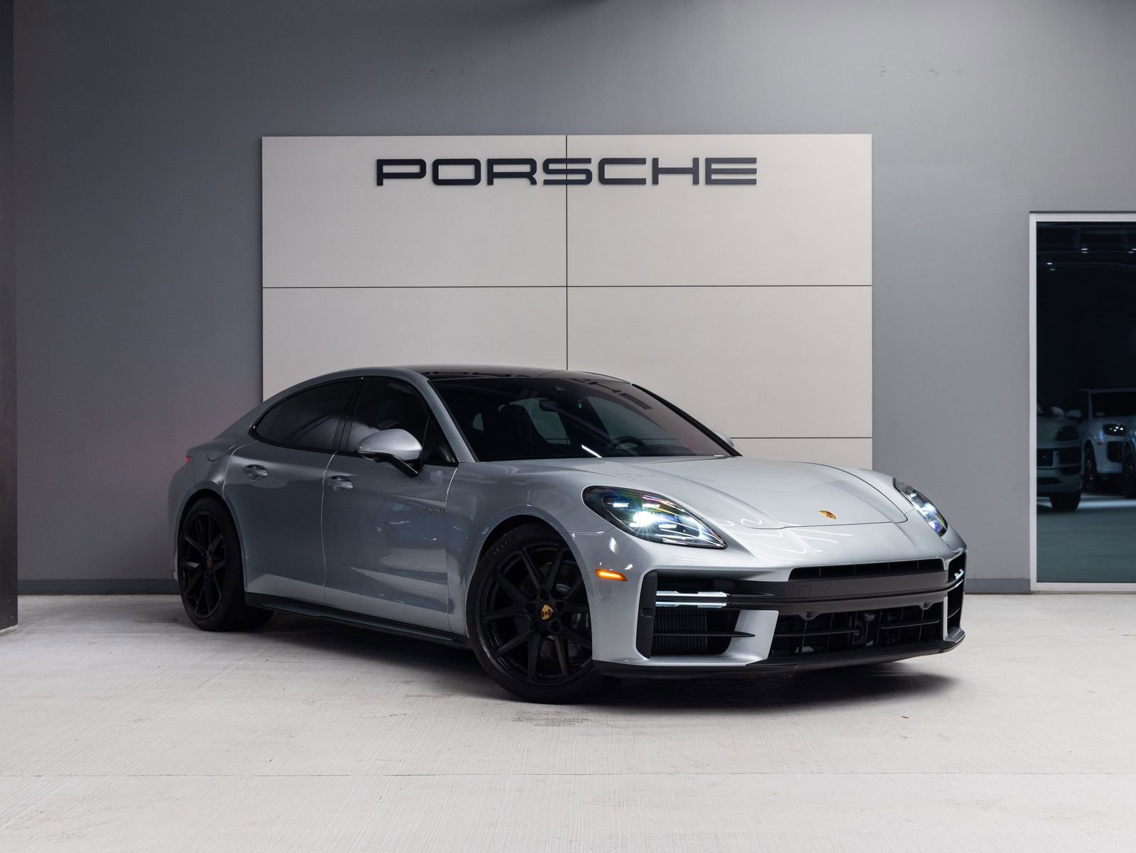 Certified 2025 Porsche Panamera 4 E-Hybrid AWD/4WD image 9