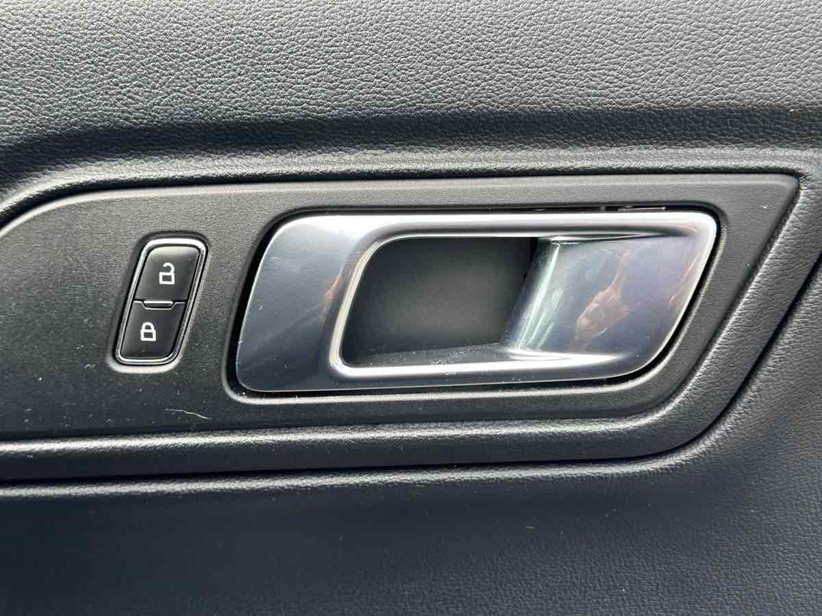 Used 2019 Ford Mustang Premium RWD image 31