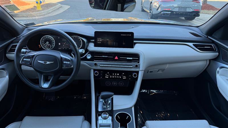 Used 2025 Genesis G70 2.5T image 19