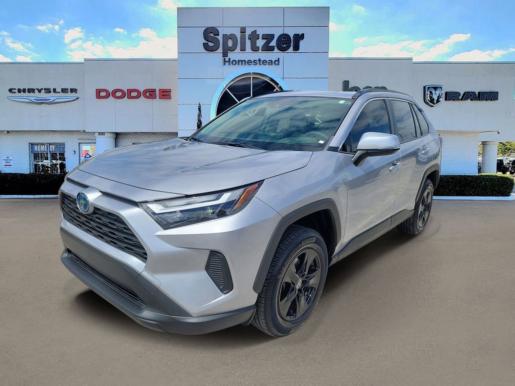Used 2024 Toyota RAV4 XLE w/ Convenience Package AWD/4WD image 4