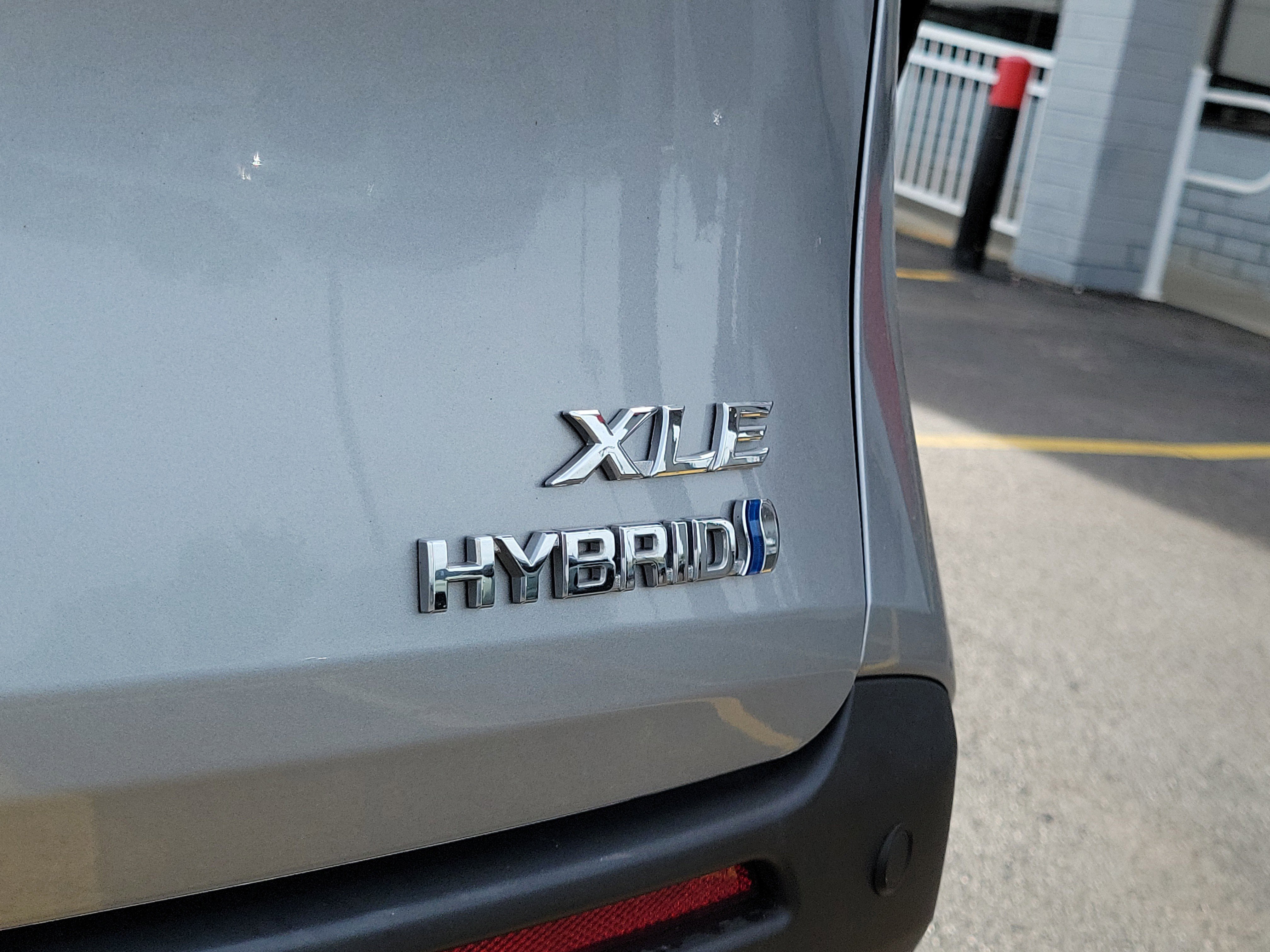 Used 2024 Toyota Sienna XLE FWD image 7