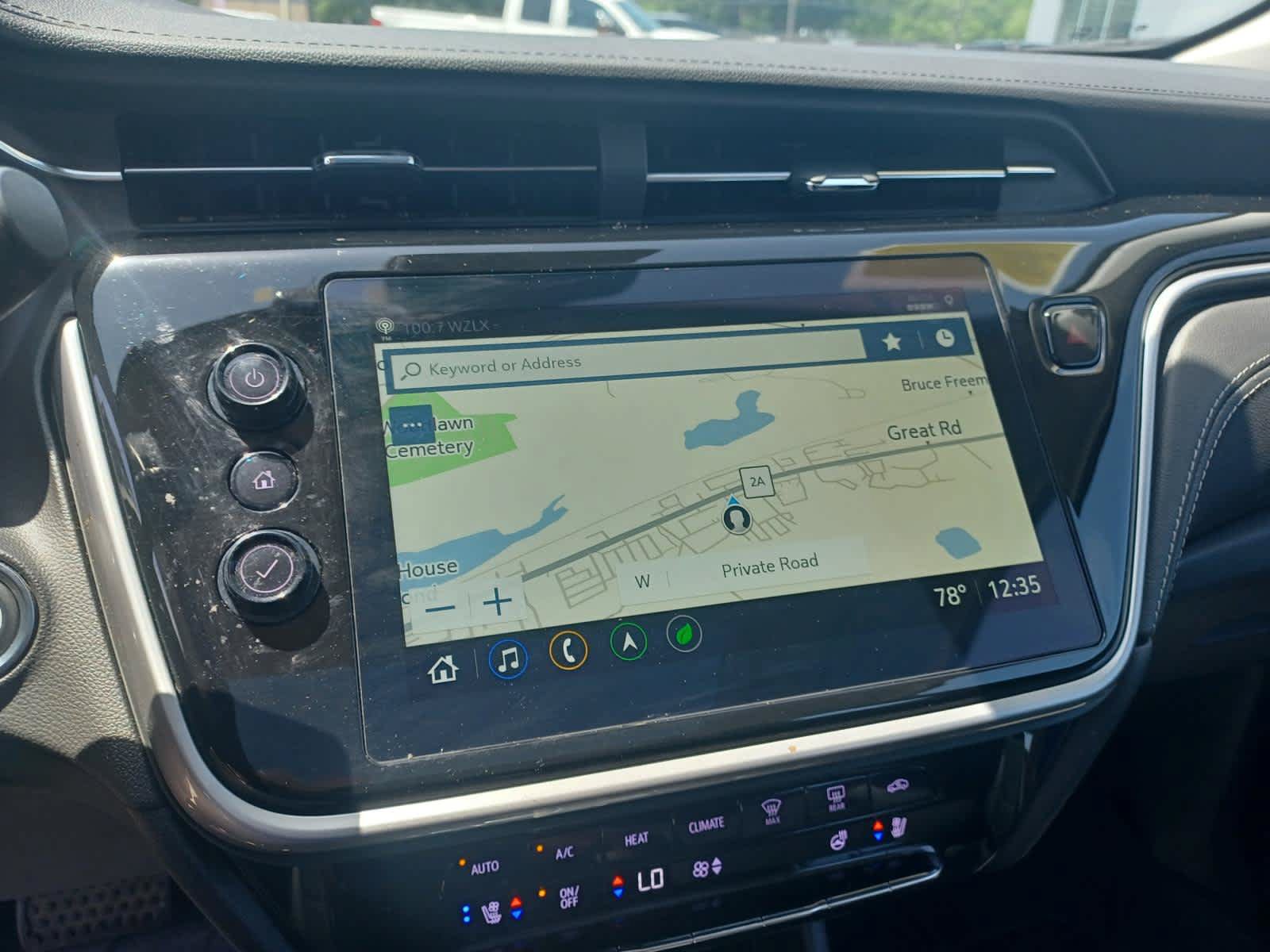 Used 2023 Chevrolet Bolt EUV Premier w/ Sun & Sound Package FWD image 13