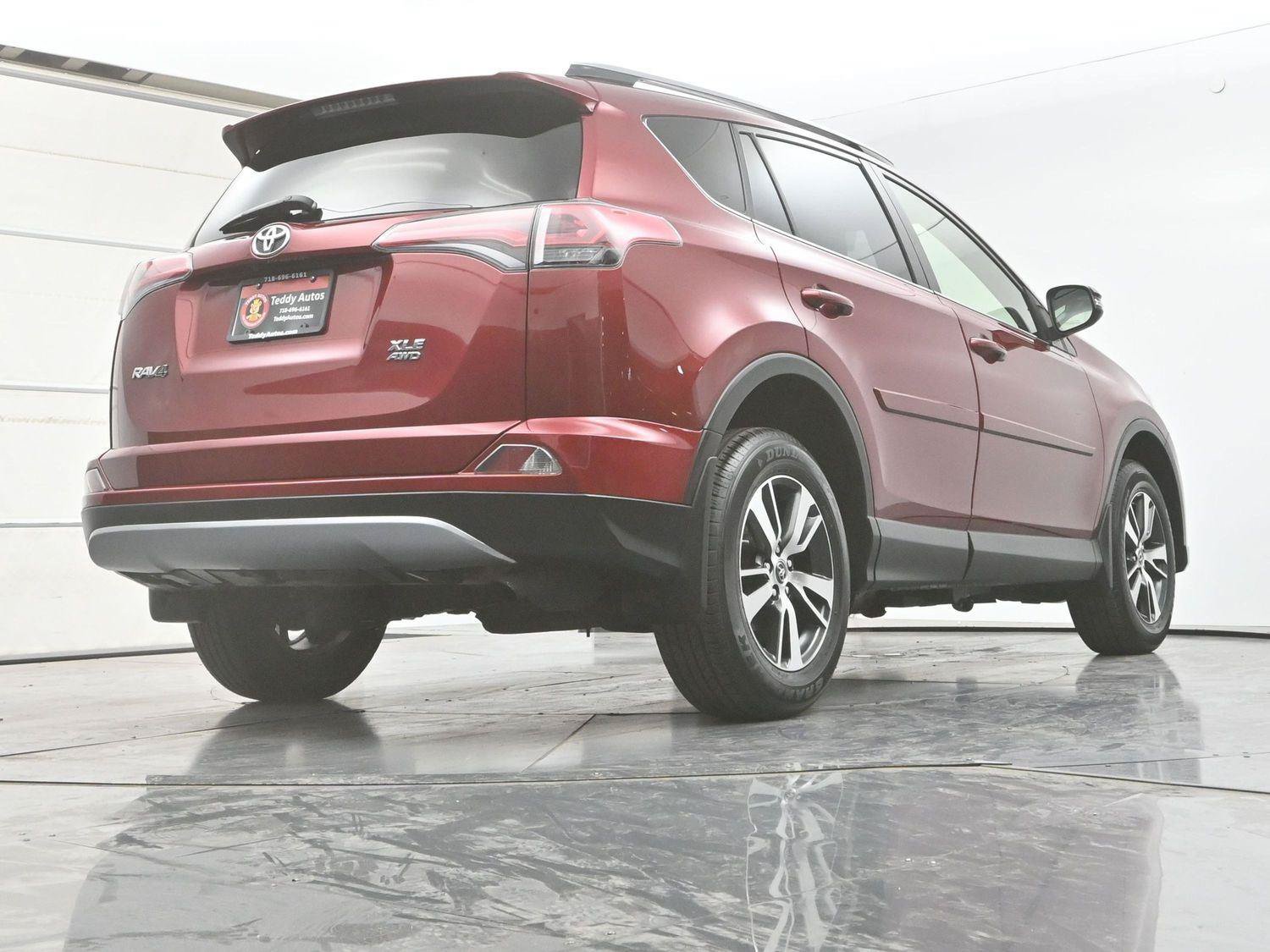 Used 2018 Toyota RAV4 XLE w/ Plus Extra Value Package AWD/4WD image 32
