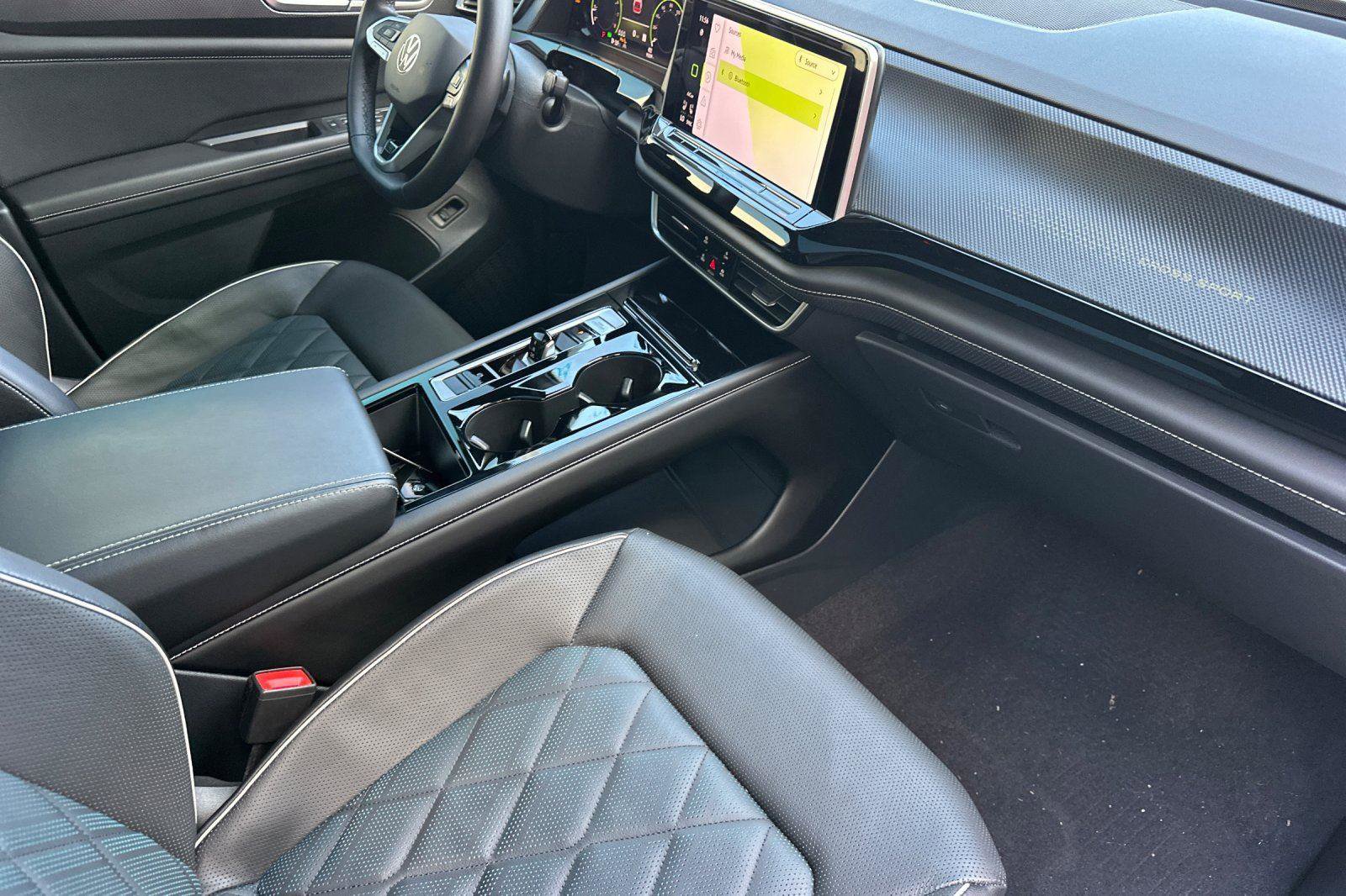 Used 2024 Volkswagen Atlas Cross Sport SEL Premium R-Line image 17