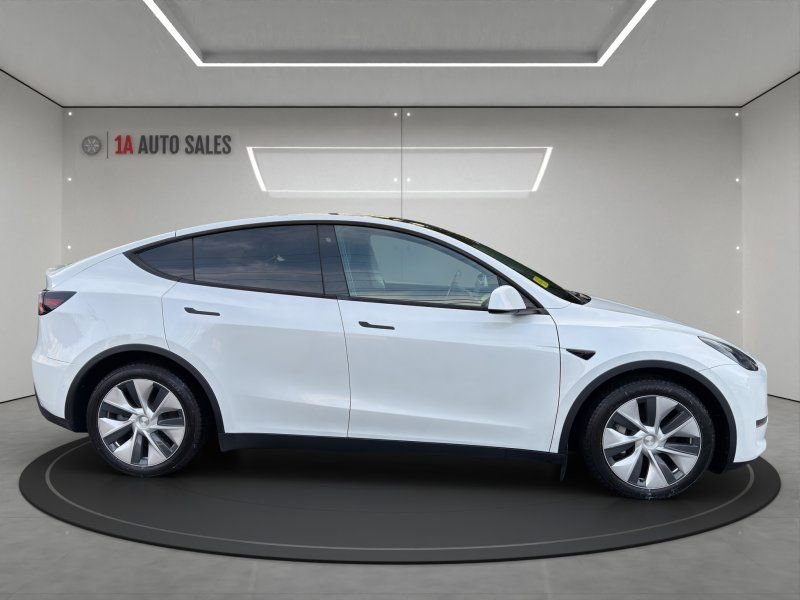 Used 2020 Tesla Model Y Long Range image 6
