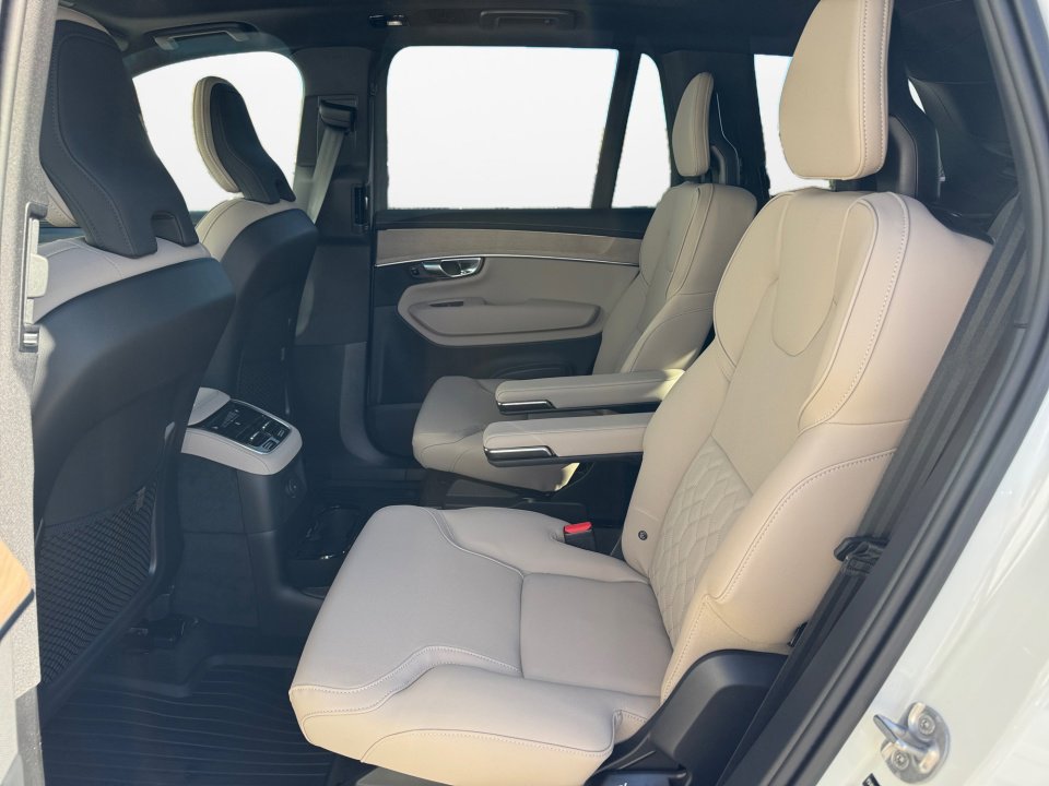 New 2026 Volvo XC90 T8 Plus w/ Protection Package Premier image 13