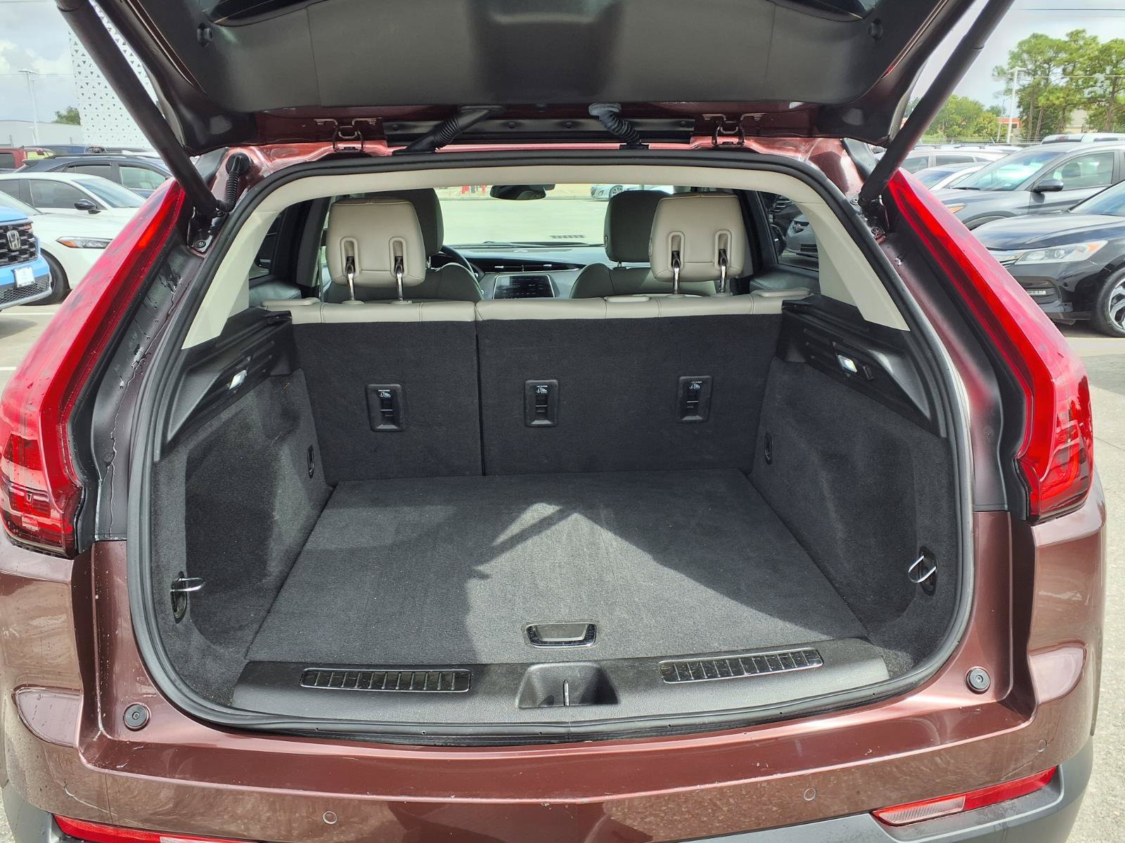 Used 2022 Cadillac XT4 Premium Luxury FWD image 19