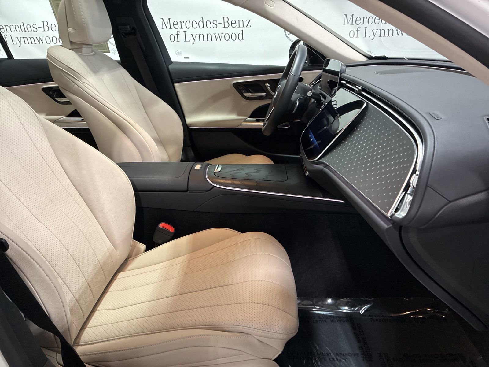 Used 2024 Mercedes-Benz E 350 4MATIC Sedan image 28