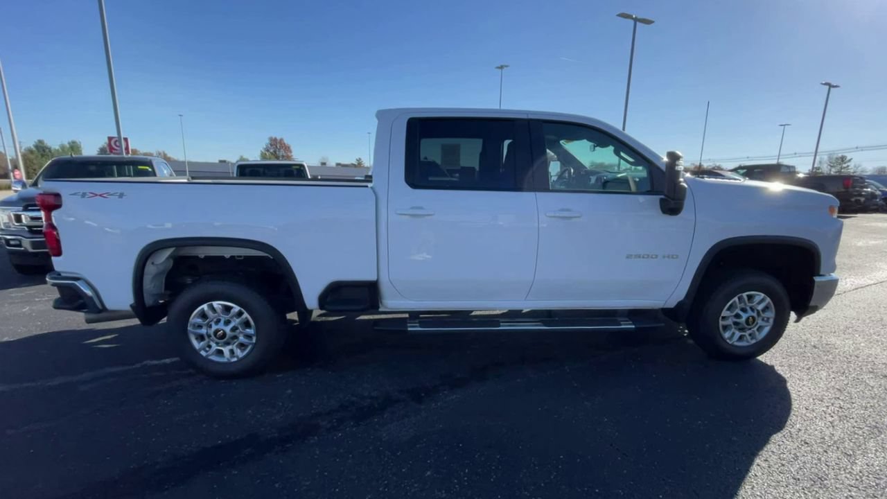 Used 2024 Chevrolet Silverado 2500 LT AWD/4WD image 2