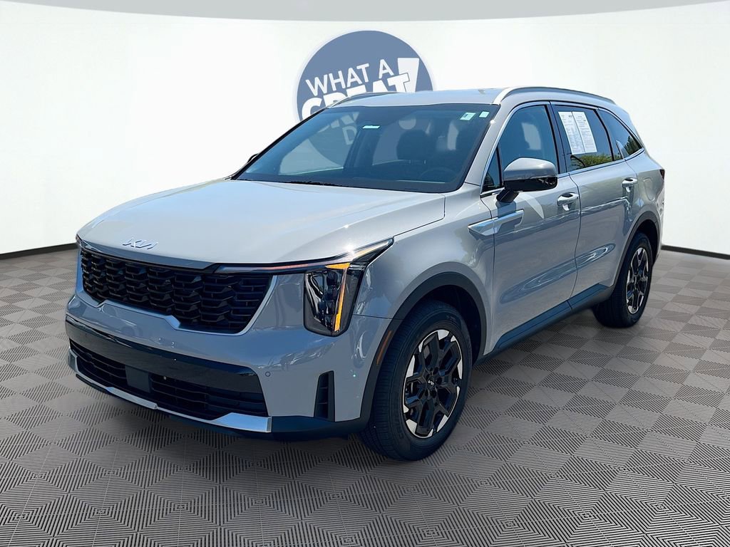 Certified 2025 Kia Sorento S image 1