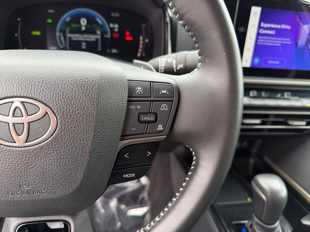 Used 2025 Toyota Camry SE FWD image 16