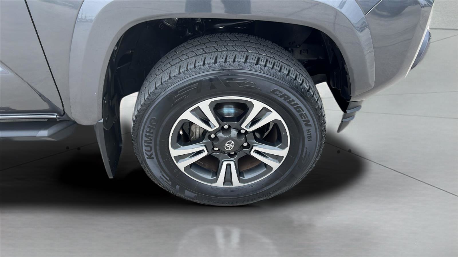 Used 2018 Toyota Tacoma TRD Sport w/ Technology Package RWD image 19