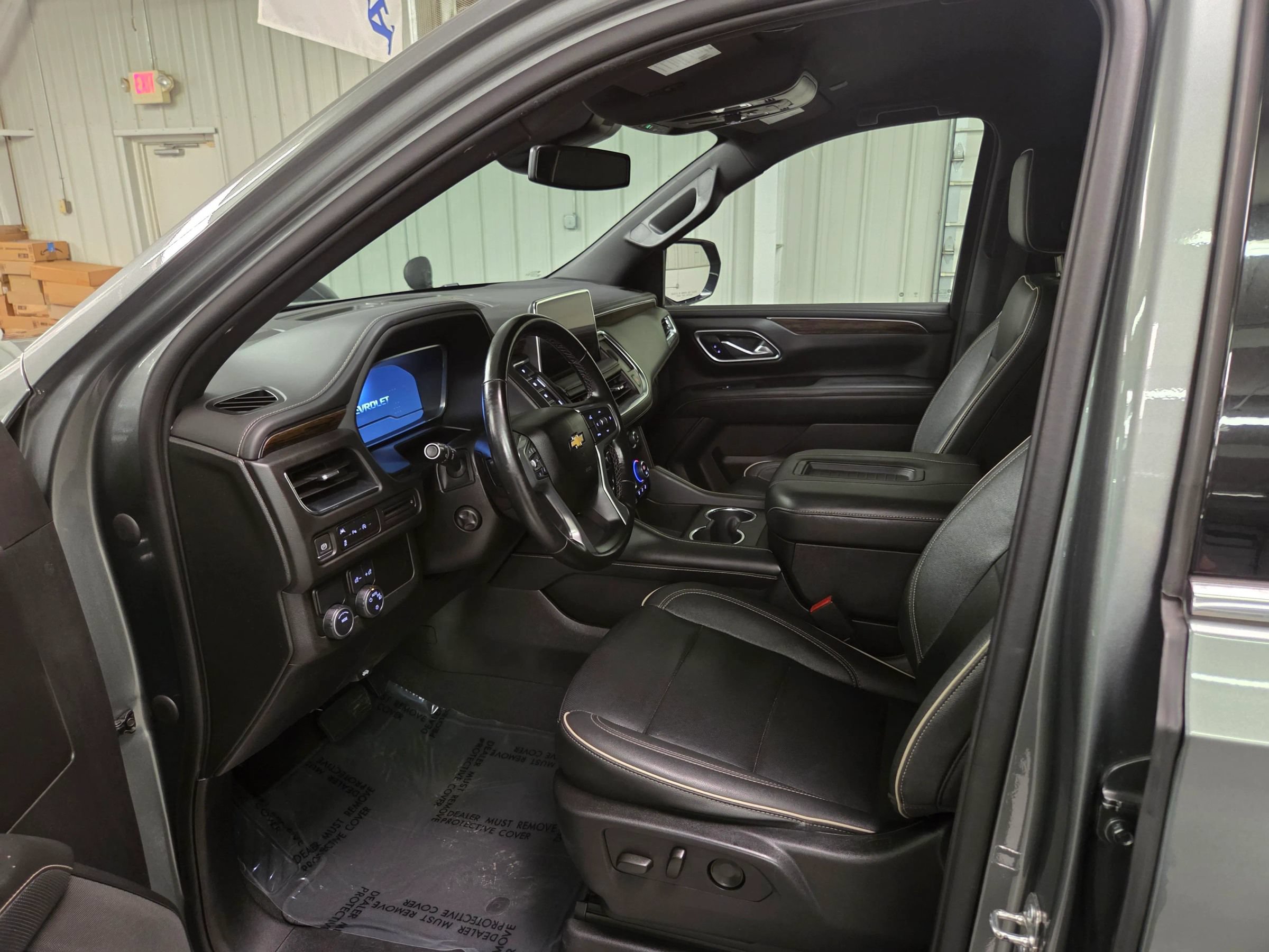 Used 2023 Chevrolet Suburban Premier RWD image 14