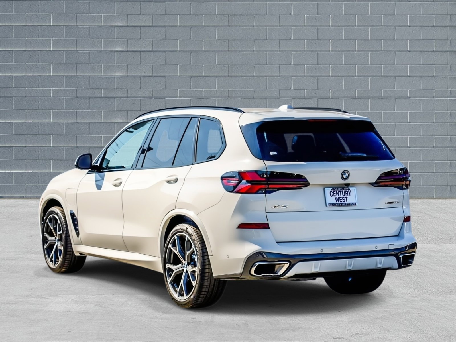 Used 2025 BMW X5 xDrive50e w/ M Sport Package AWD/4WD image 7