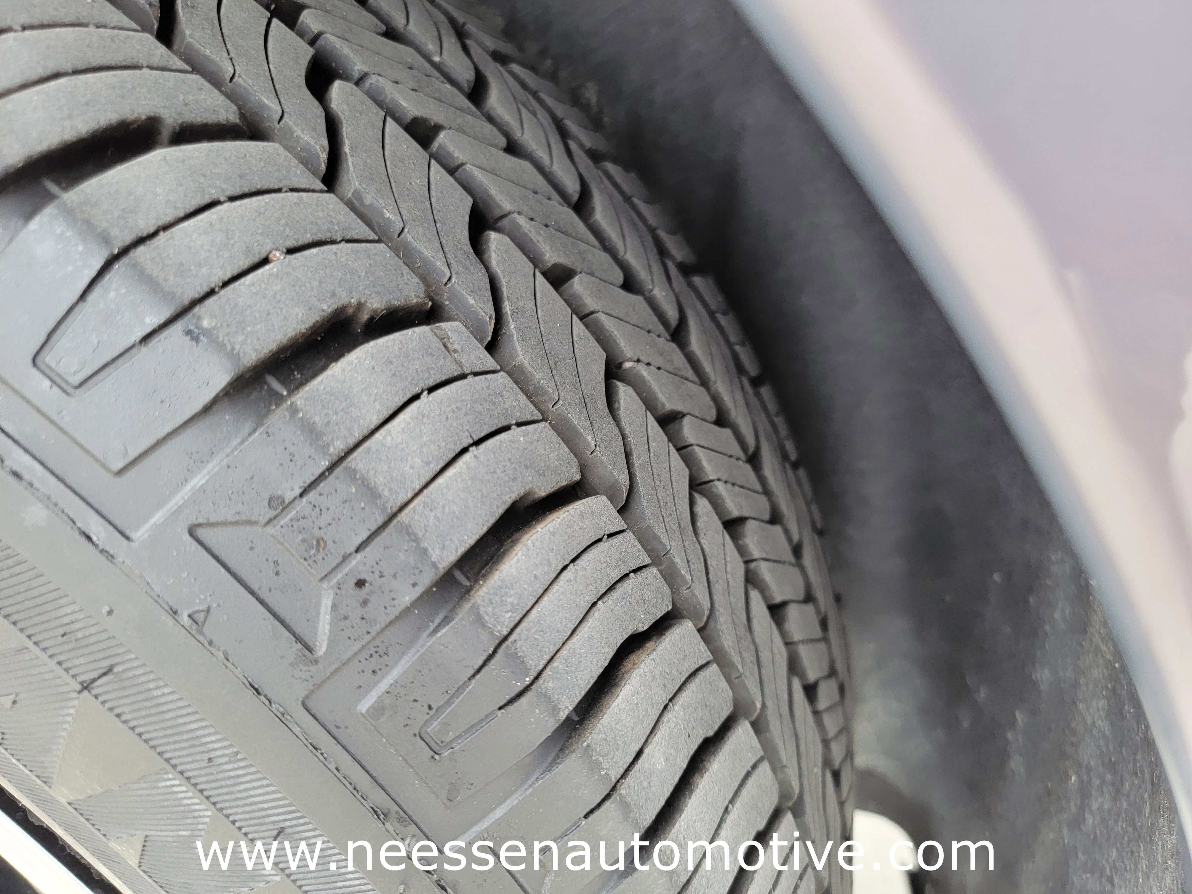 Used 2025 Chevrolet Equinox EV LT w/ Convenience Package image 32