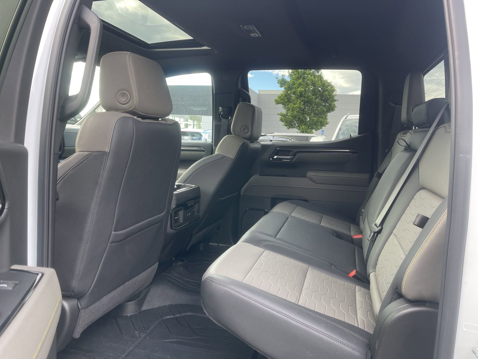 Used 2025 Chevrolet Silverado 1500 ZR2 w/ Technology Package image 4