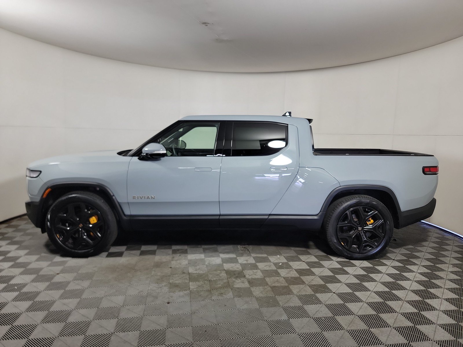 Used 2022 Rivian R1T Adventure AWD/4WD image 2