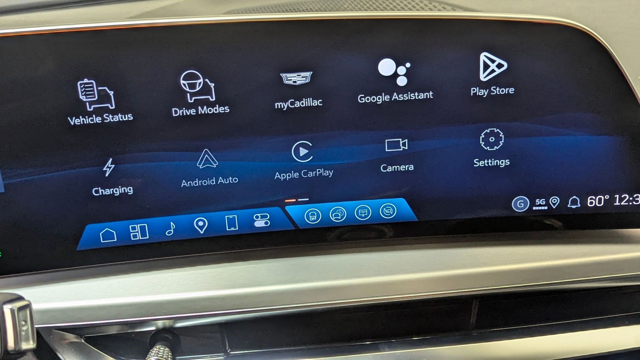 New 2026 Cadillac Lyriq Luxury w/ LPO, Floor Liner Package image 27