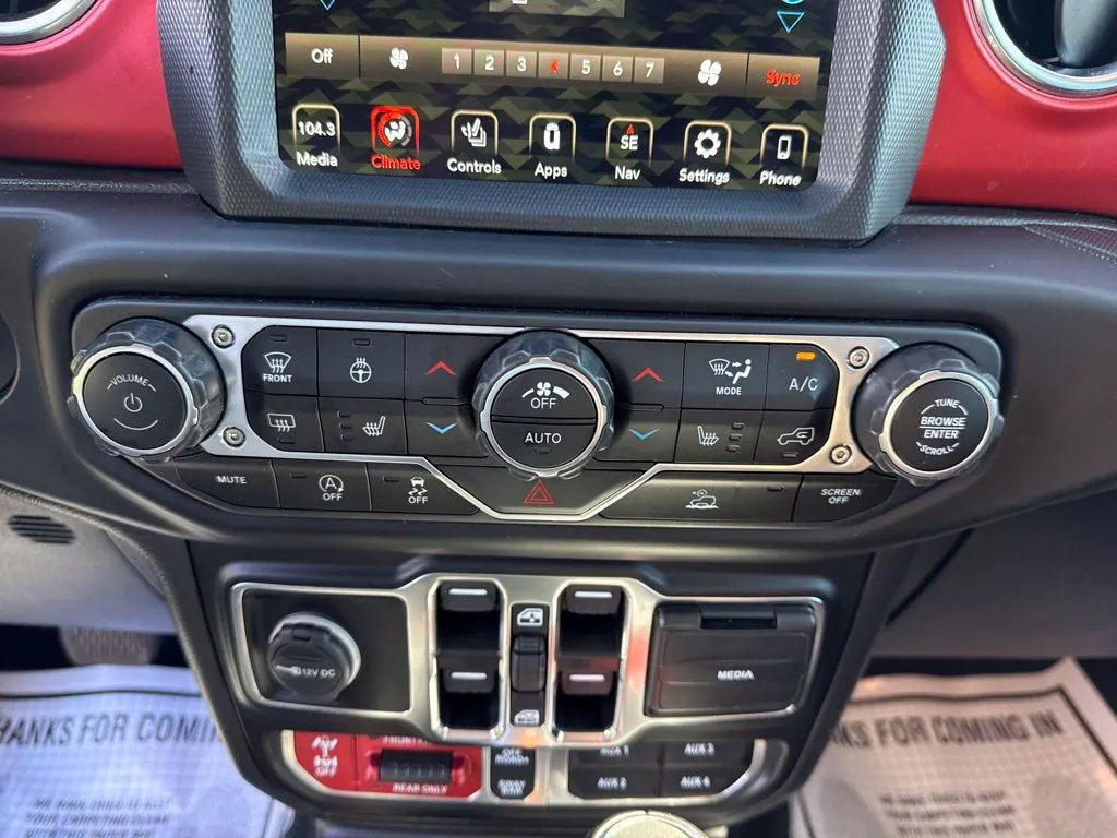 Used 2022 Jeep Wrangler Unlimited Rubicon w/ LED Lighting Group AWD/4WD image 24