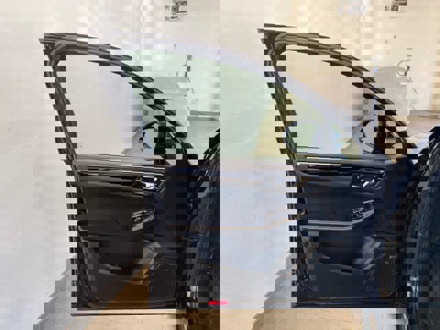 Used 2024 Porsche Macan image 13