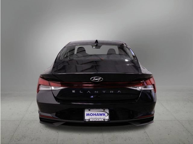 Used 2023 Hyundai Elantra SEL image 5