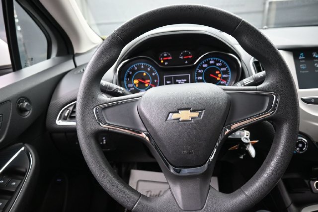 Used 2017 Chevrolet Cruze LS FWD image 8
