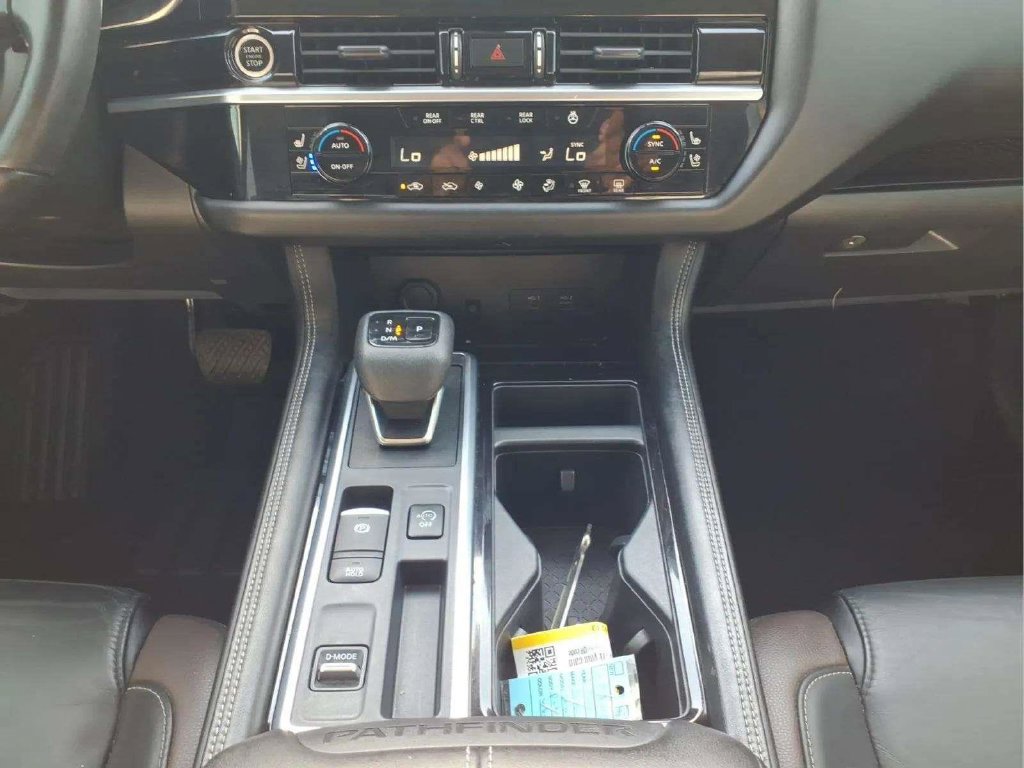 Used 2023 Nissan Pathfinder Platinum FWD image 11