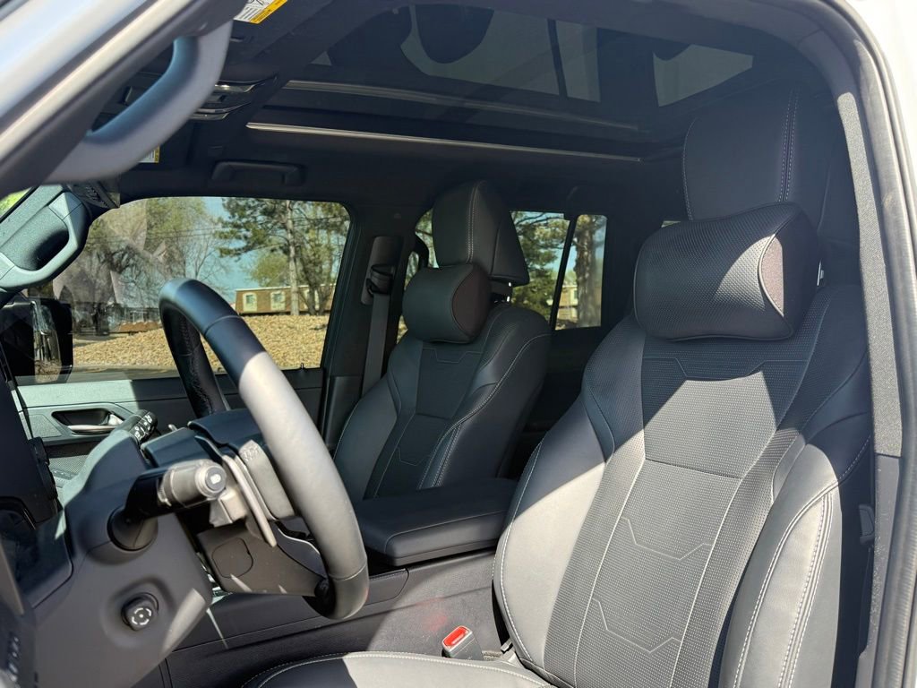 Used 2024 Lexus GX 550 w/ Accessory Package (Z1) image 17