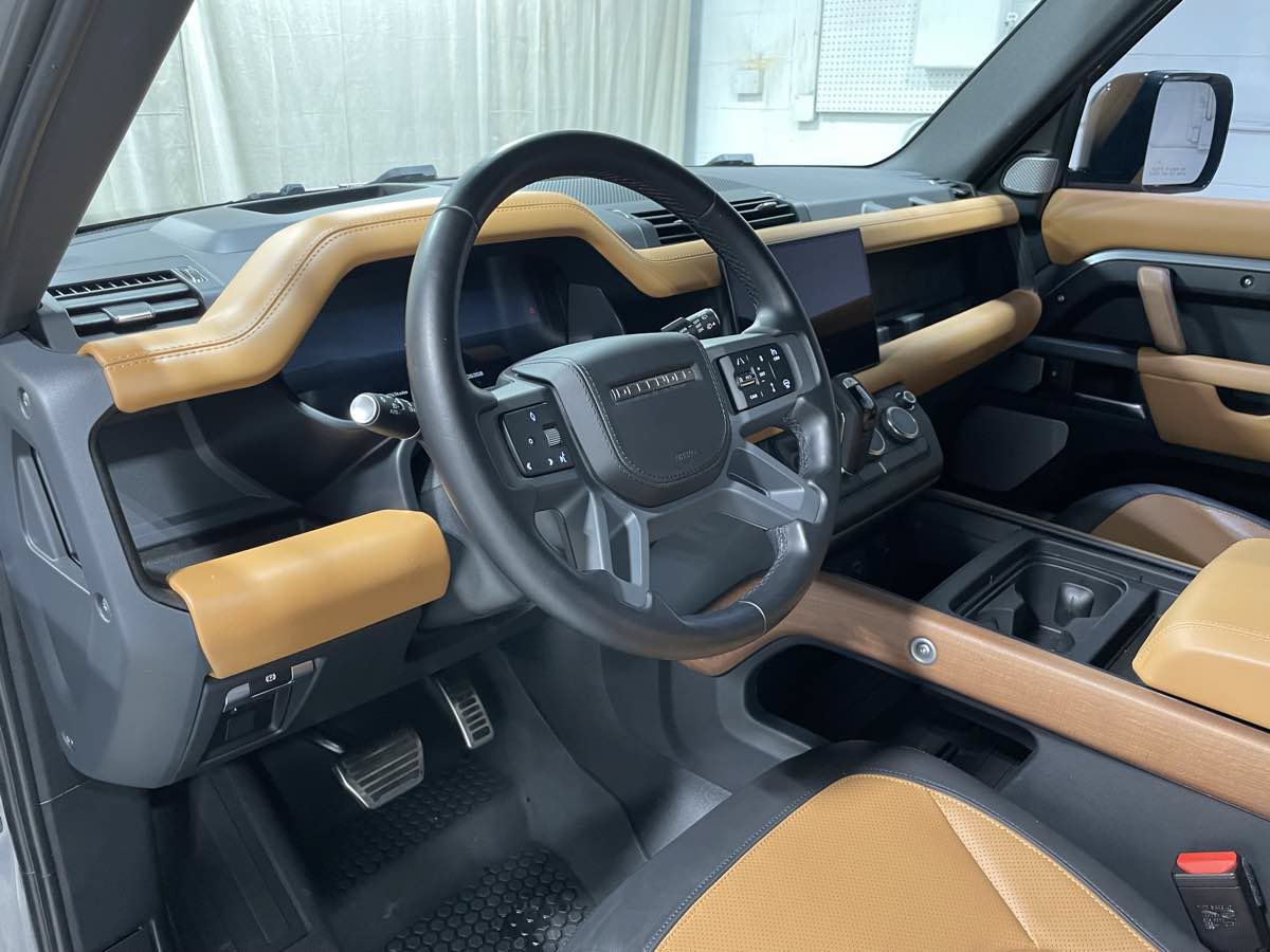 Used 2023 Land Rover Defender 130 X AWD/4WD image 9