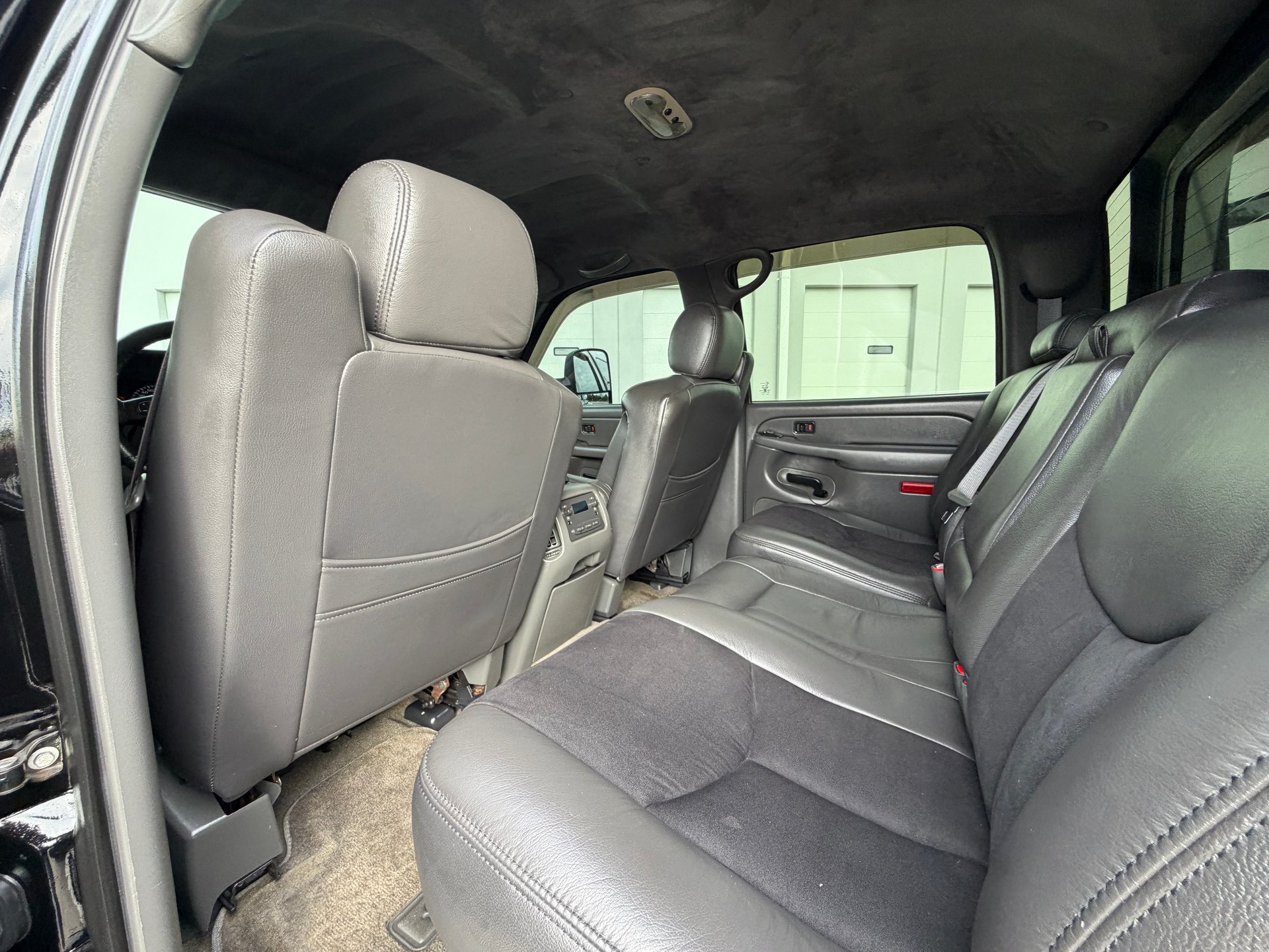 Used 2007 GMC Sierra 3500 SLT w/ Heavy-Duty Power Package AWD/4WD image 29