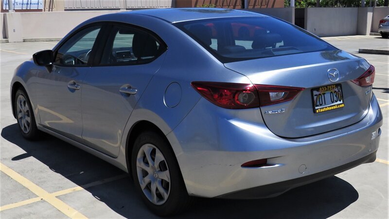 Used 2015 MAZDA MAZDA3 i SV FWD image 3