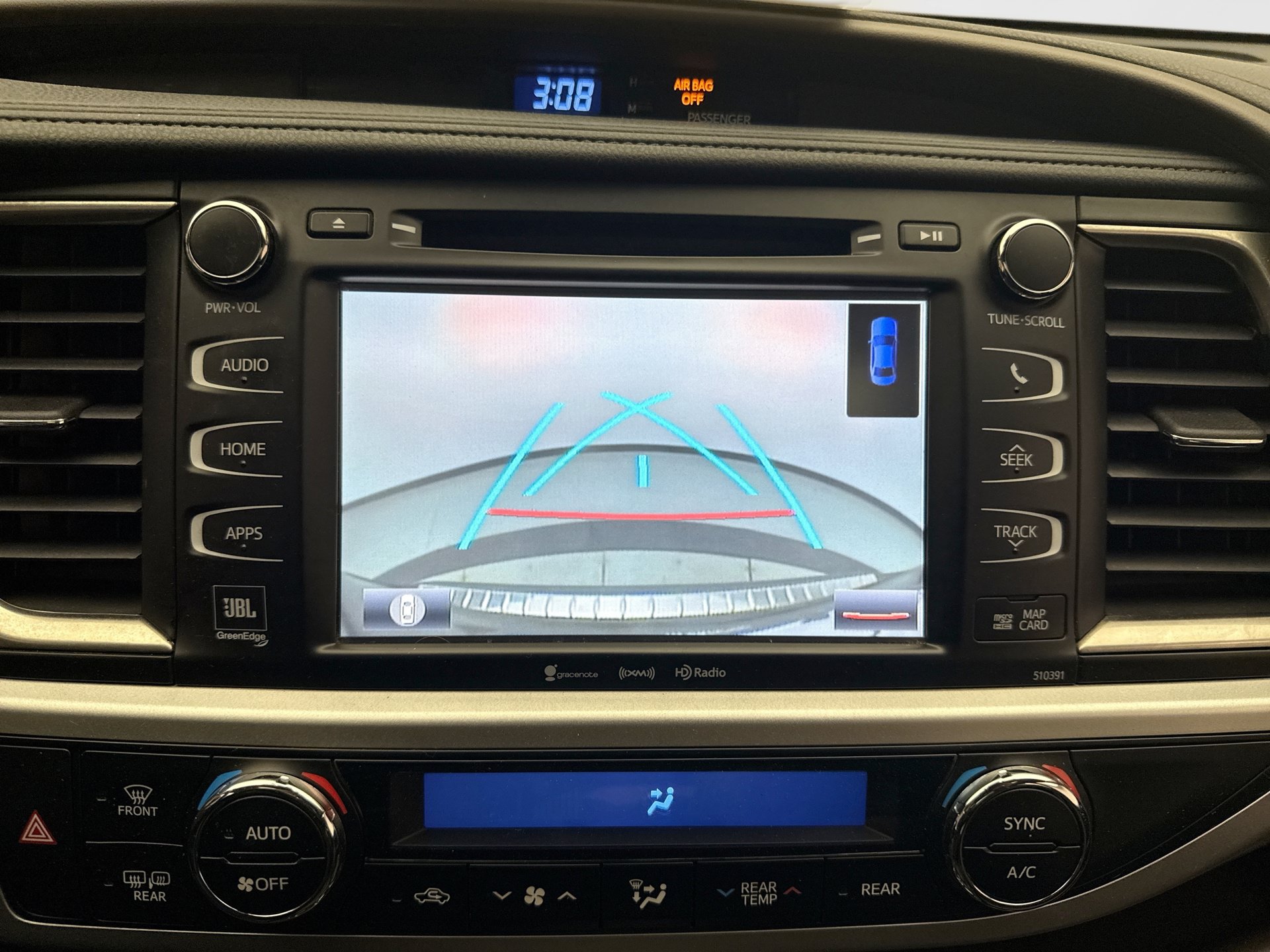 Used 2019 Toyota Highlander Limited Platinum AWD/4WD image 16