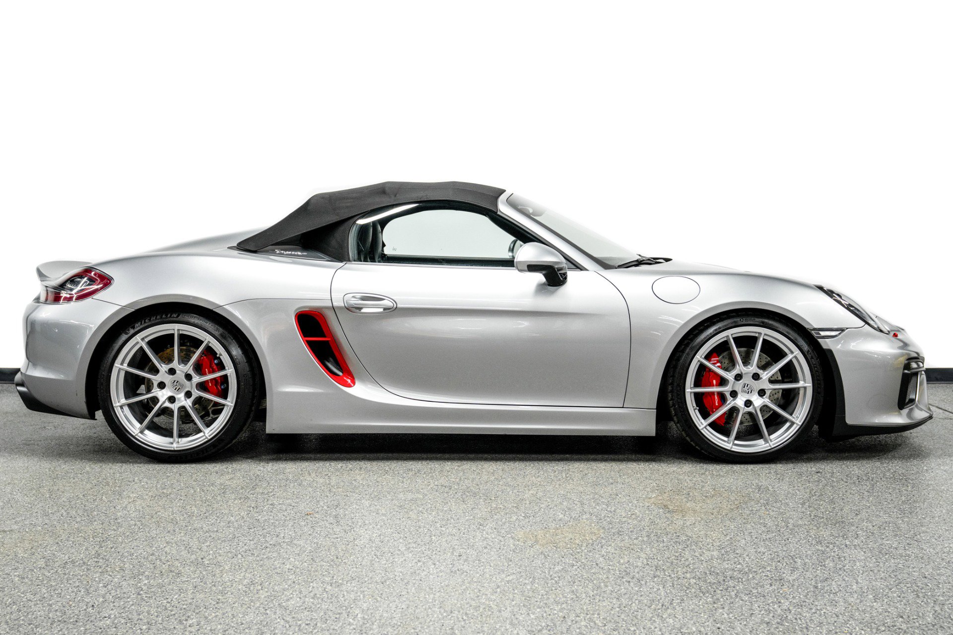 Used 2016 Porsche Boxster Spyder image 16