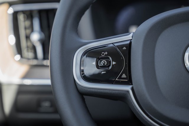 New 2026 Volvo XC60 B5 Plus w/ Protection Package Premier image 25